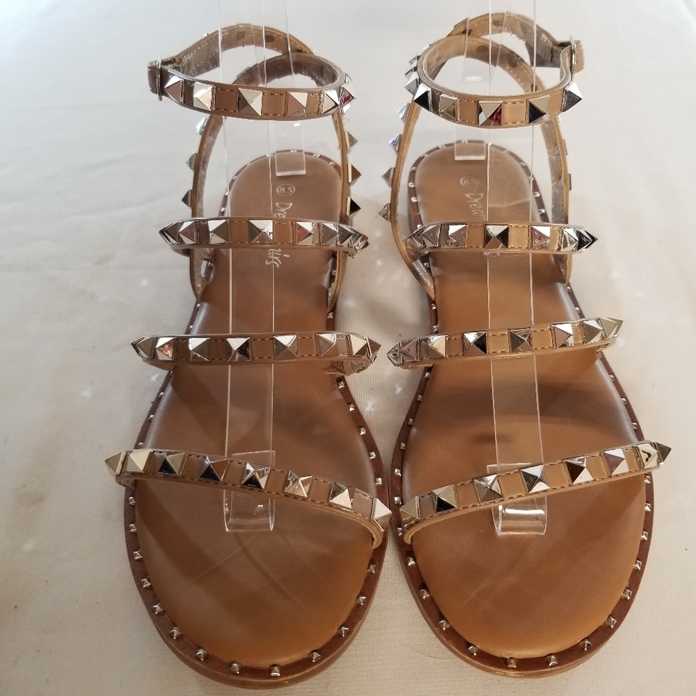 Dream Paris Womans Sandal Size 8 1/2 Tan Silver Studded Ankle Wrap Buckle Strap